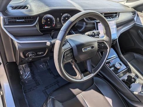 Used 2024 Jeep Grand Cherokee Limited image 10