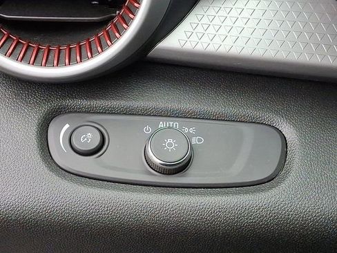 Used 2024 Chevrolet Trax RS w/ Driver Confidence Package image 35