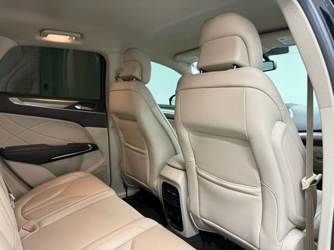 Used 2019 Lincoln MKC Premiere image 39