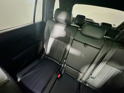 Used 2023 Volkswagen Tiguan SE R-Line image 12