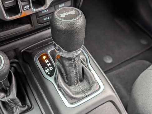 Used 2024 Jeep Wrangler Sport S image 29