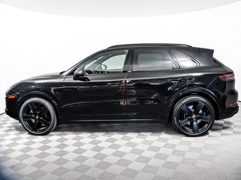Certified 2023 Porsche Cayenne Turbo AWD/4WD image 2