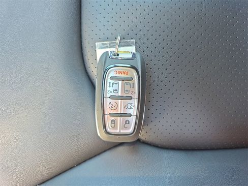 New 2026 Chrysler Pacifica Select image 36