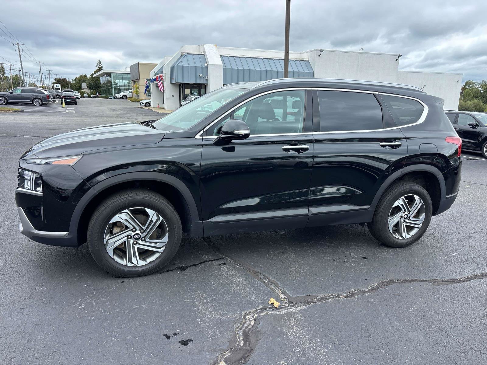 Used 2023 Hyundai Santa Fe SEL w/ Cargo Package AWD/4WD image 2