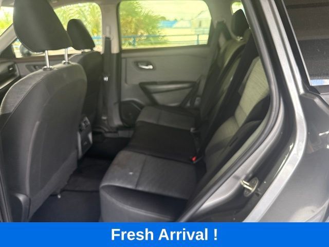Used 2023 Nissan Rogue SV FWD image 3