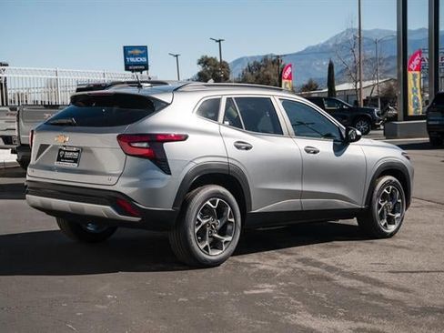 Used 2026 Chevrolet Trax LT w/ Driver Confidence Package image 41