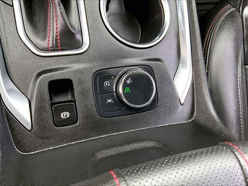 Used 2023 Chevrolet Traverse RS FWD image 30