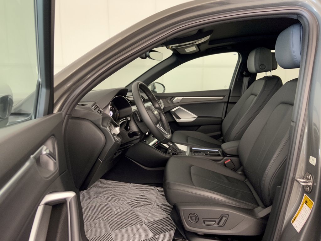 Used 2023 Audi Q3 2.0T Premium w/ Convenience Package AWD/4WD image 5