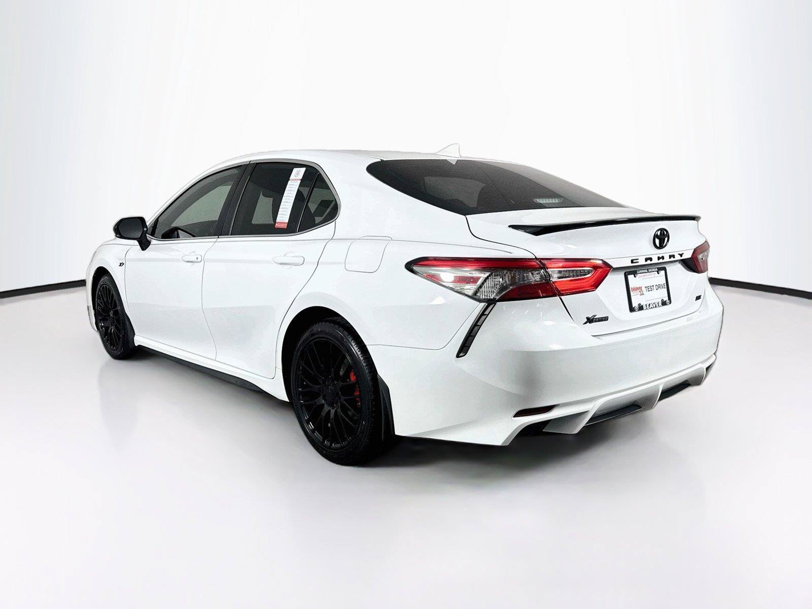 Used 2019 Toyota Camry SE w/ Convenience Package FWD image 11