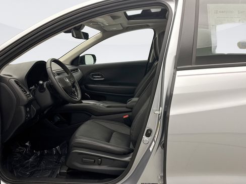 Used 2020 Honda HR-V Touring image 11