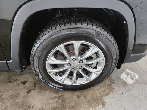 Used 2022 Jeep Cherokee Latitude Lux w/ Mopar Interior Package AWD/4WD image 38
