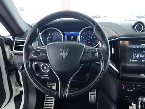 Used 2017 Maserati Ghibli S image 18