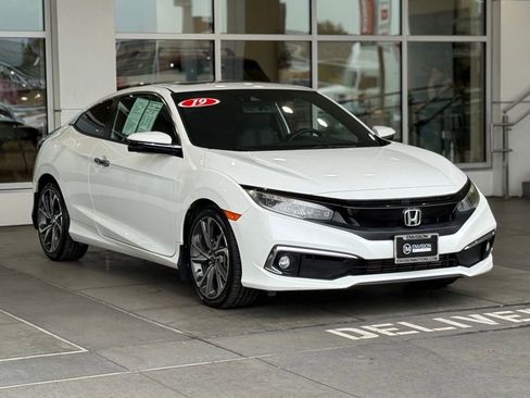 Used 2019 Honda Civic Touring image 6