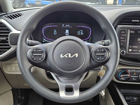 Used 2025 Kia Soul LX FWD image 19
