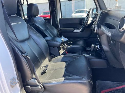 Used 2015 Jeep Wrangler Unlimited Rubicon AWD/4WD image 9
