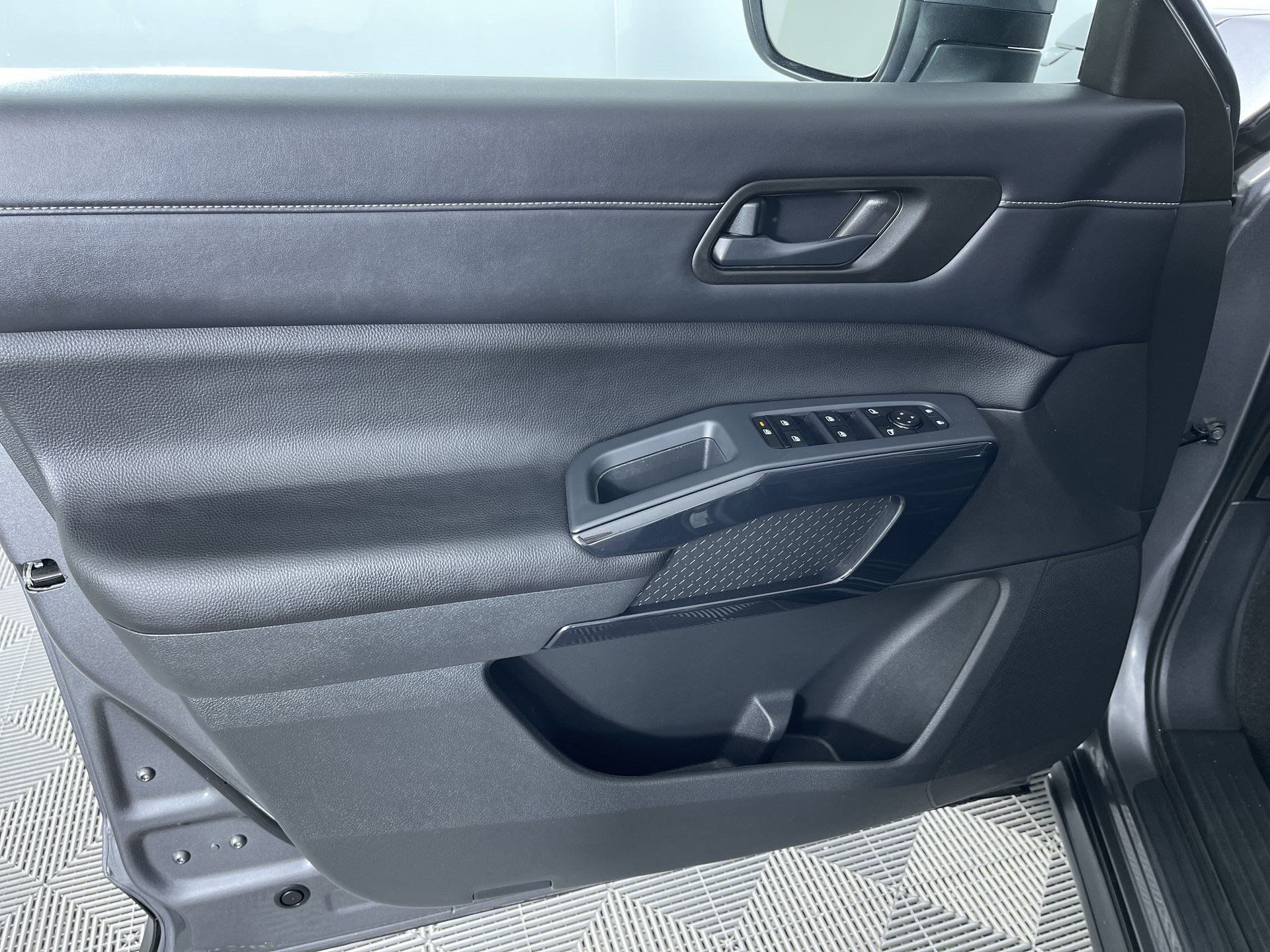 Certified 2023 Nissan Pathfinder SV AWD/4WD image 13