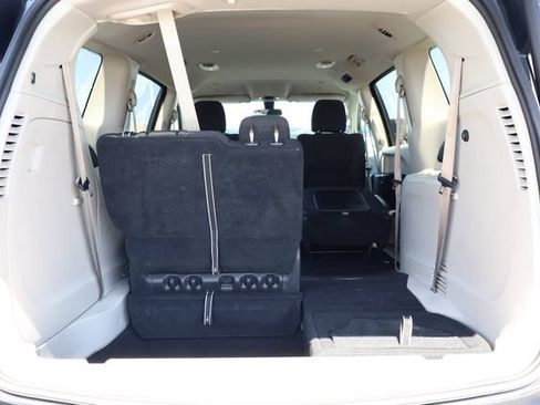 Used 2022 Chrysler Voyager LX FWD image 33