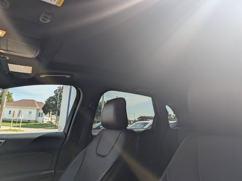 Used 2020 Ford Edge Titanium w/ Equipment Group 301A AWD/4WD image 22