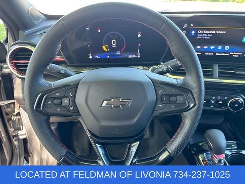 Used 2024 Chevrolet Trax RS w/ Sunroof Package FWD image 11