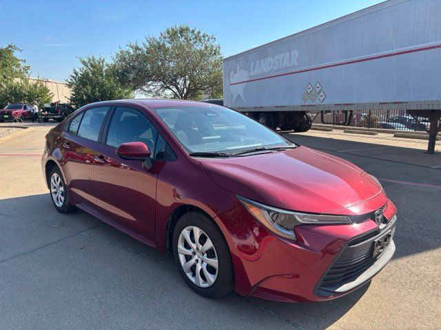 Used 2025 Toyota Corolla LE FWD image 3