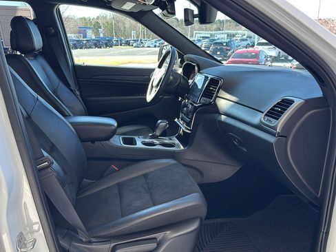 Used 2019 Jeep Grand Cherokee Altitude image 10