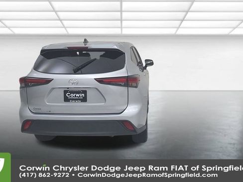 Used 2024 Toyota Highlander LE image 13