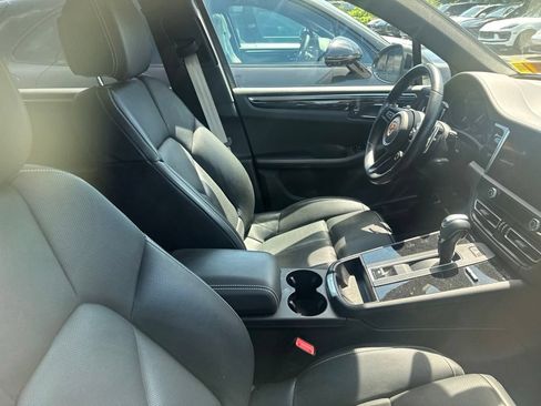 Certified 2023 Porsche Macan Turbo AWD/4WD image 11
