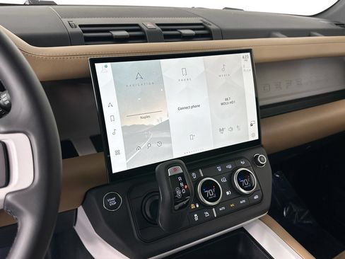 New 2026 Land Rover Defender 110 X-Dynamic SE AWD/4WD image 12