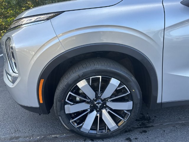 Used 2025 Mitsubishi Outlander SE AWD/4WD image 27