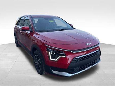Used 2025 Kia Niro LX image 1
