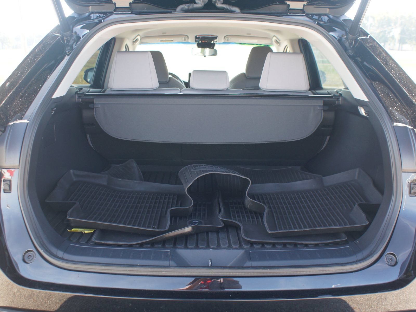 Used 2023 Toyota Venza LE AWD/4WD image 16