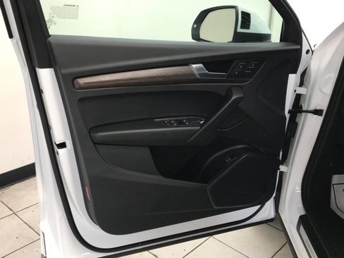 Used 2023 Audi Q5 2.0T Premium w/ Convenience Package AWD/4WD image 8
