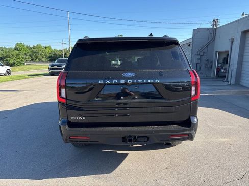 Used 2025 Ford Expedition Active AWD/4WD image 6