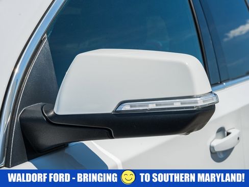 Used 2023 Chevrolet Traverse LT w/ LT Premium Package AWD/4WD image 16