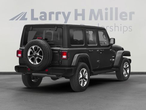 Used 2022 Jeep Wrangler Unlimited Sahara w/ LED Lighting Group AWD/4WD image 3