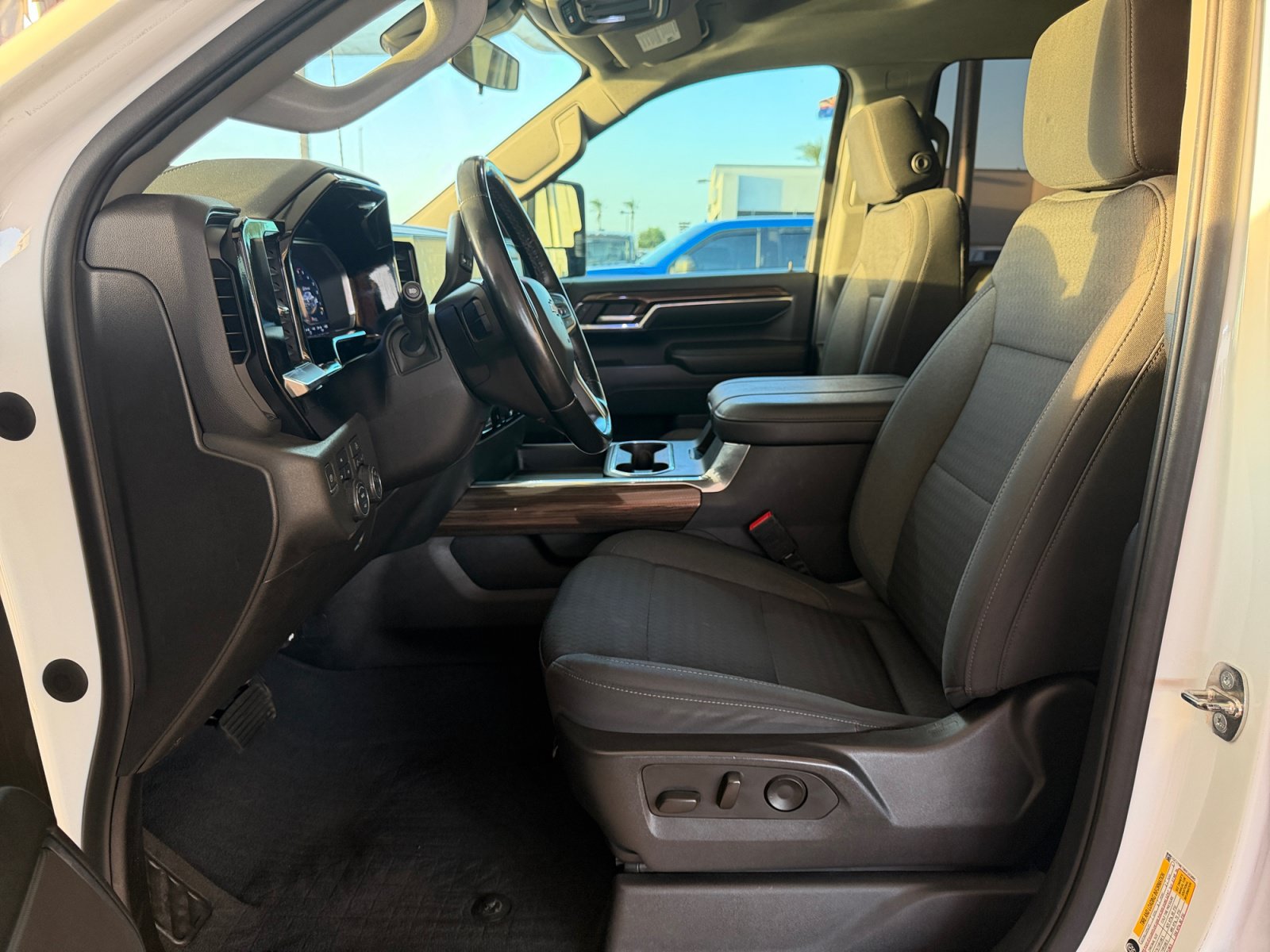 Used 2024 Chevrolet Silverado 2500 LT AWD/4WD image 9
