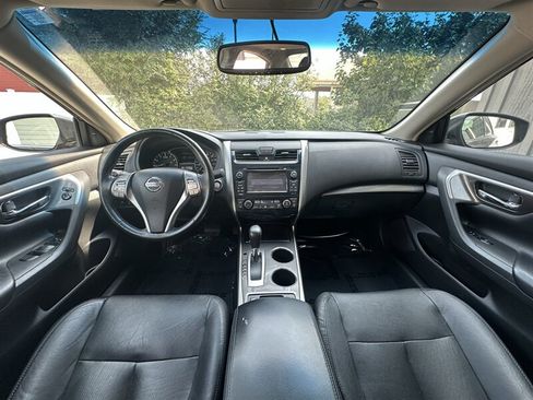 Used 2013 Nissan Altima 2.5 SL w/ Technology Pkg FWD image 4