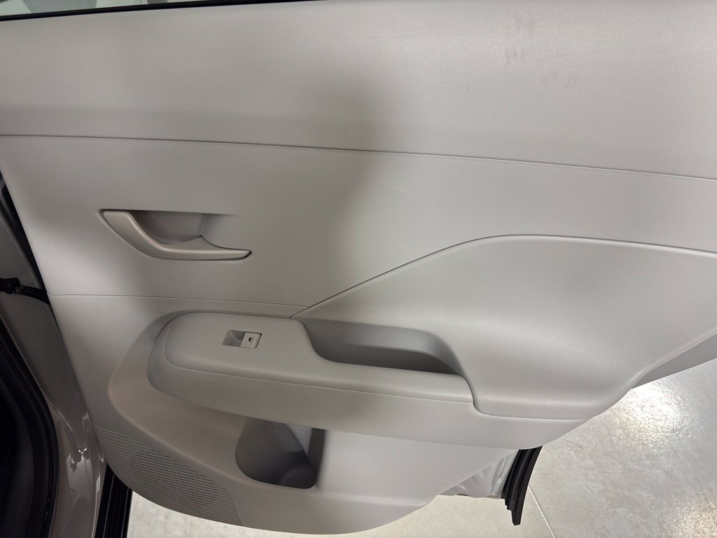 Used 2025 Hyundai Kona SEL FWD image 17