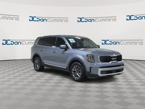 Used 2024 Kia Telluride LX AWD/4WD image 3