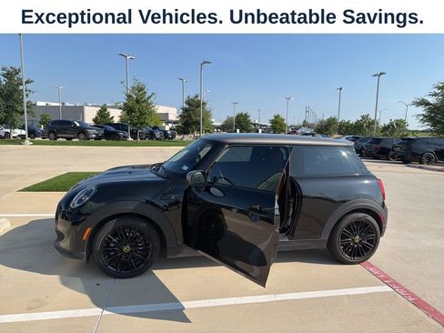Used 2024 MINI Cooper SE w/ Signature Upholstery Package FWD image 4