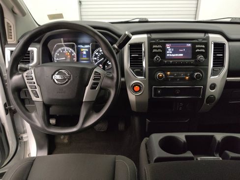 Used 2017 Nissan Titan SV image 22