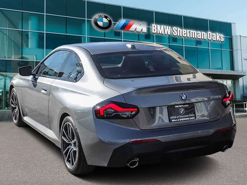 Used 2025 BMW 230i Coupe w/ Premium Package image 6