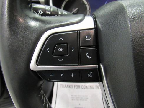 Used 2022 Toyota Highlander XLE AWD/4WD image 34
