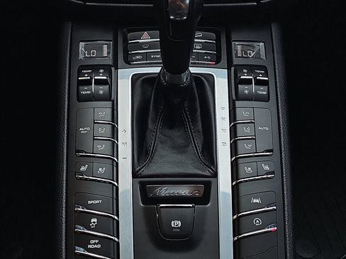 Used 2019 Porsche Macan AWD/4WD image 26