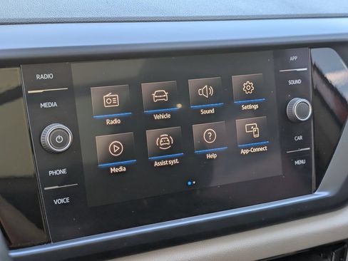 Used 2022 Volkswagen Taos SE w/ Panoramic Sunroof Package FWD image 27