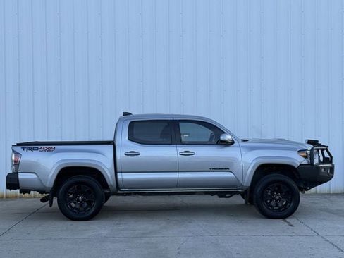 Used 2020 Toyota Tacoma TRD Sport w/ TRD Premium Sport Package image 3