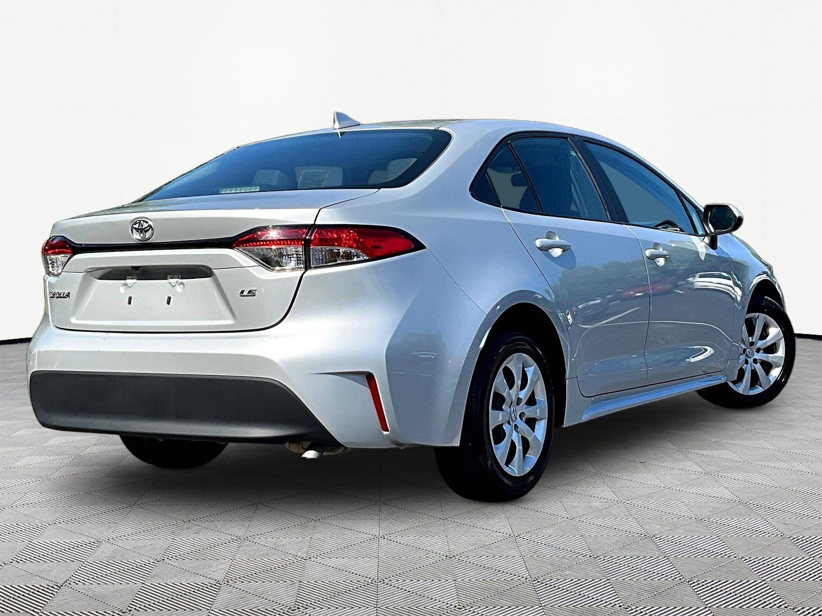 Used 2024 Toyota Corolla LE FWD image 6