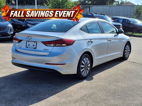 Used 2018 Hyundai Elantra SE FWD image 4