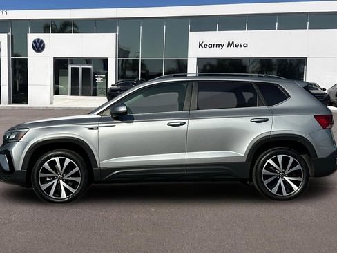 Used 2022 Volkswagen Taos SE FWD image 7
