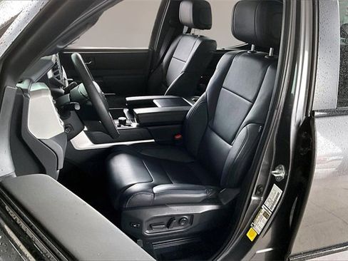 Used 2024 Toyota Tundra Platinum image 18